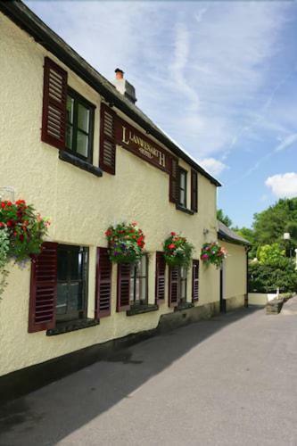 Llanwenarth Hotel And Riverside Restaurant Abergavenny Exterior photo