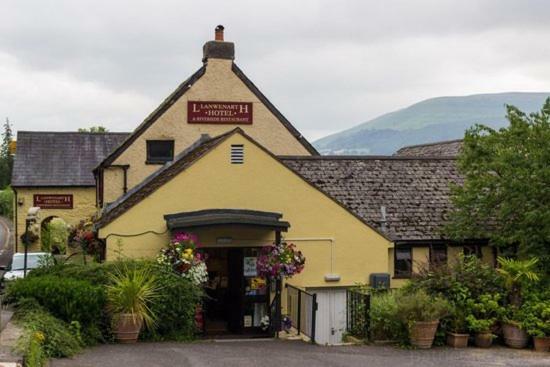 Llanwenarth Hotel And Riverside Restaurant Abergavenny Exterior photo